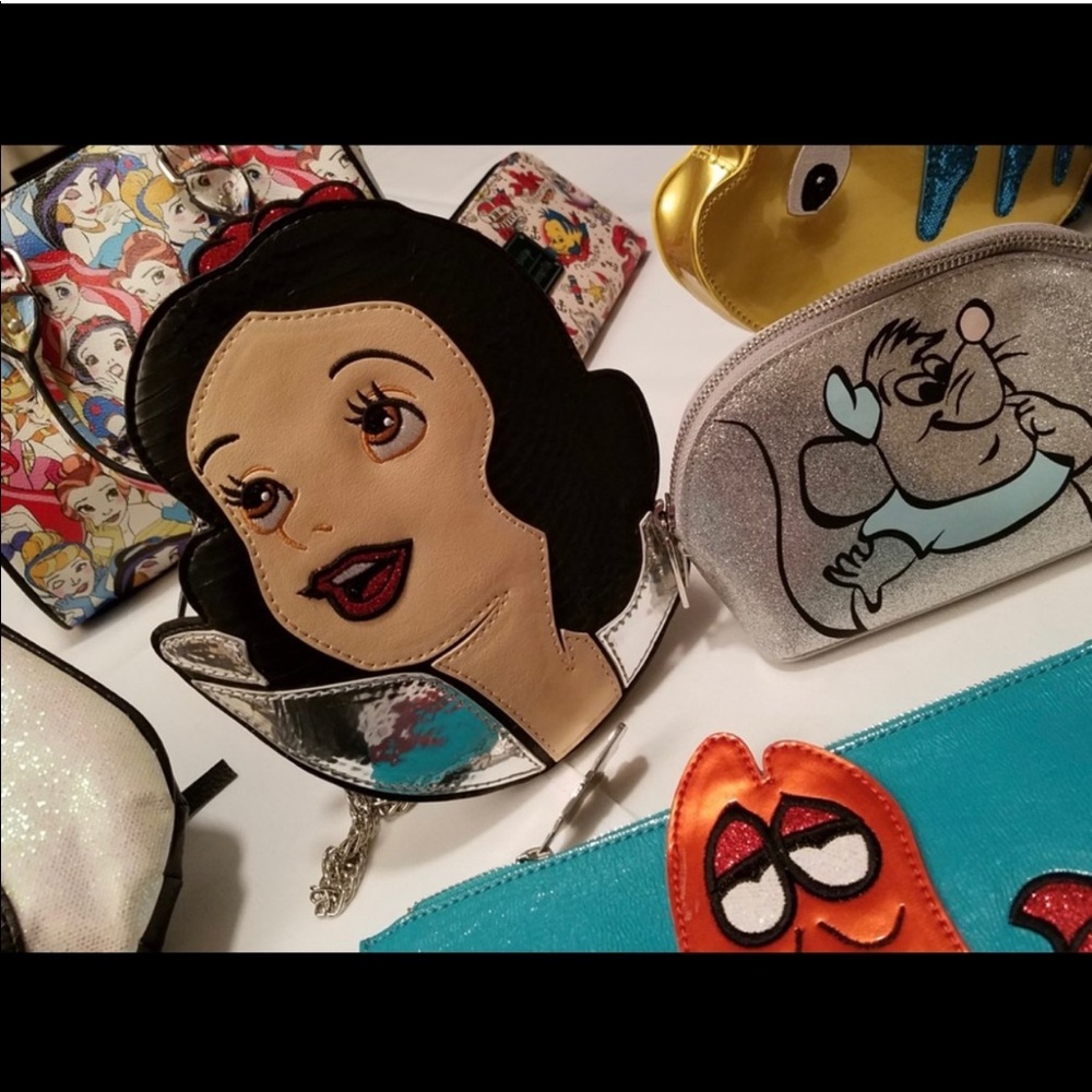 ONLY 1 LEFT!! Disney Princess Clutch 🏰👸👑 - Picture 6 of 7